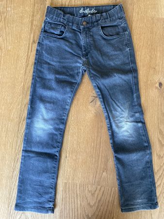 Dreifeder Jeans schwarz, Grösse 134, elastischer Bund
