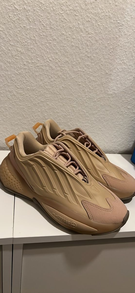 Scarpe da donna: Chaussure adidas – Nuovo (secondo la descrizione) da Neuchâtel venduto da sai_6zhx