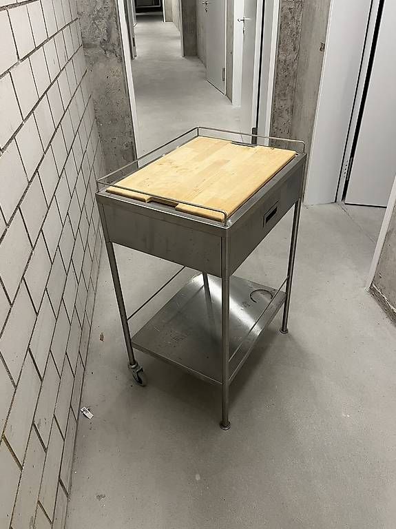 Servierwagen: Servierwagen Chromstahl – Gebraucht aus Zürich von olivier.nussli
