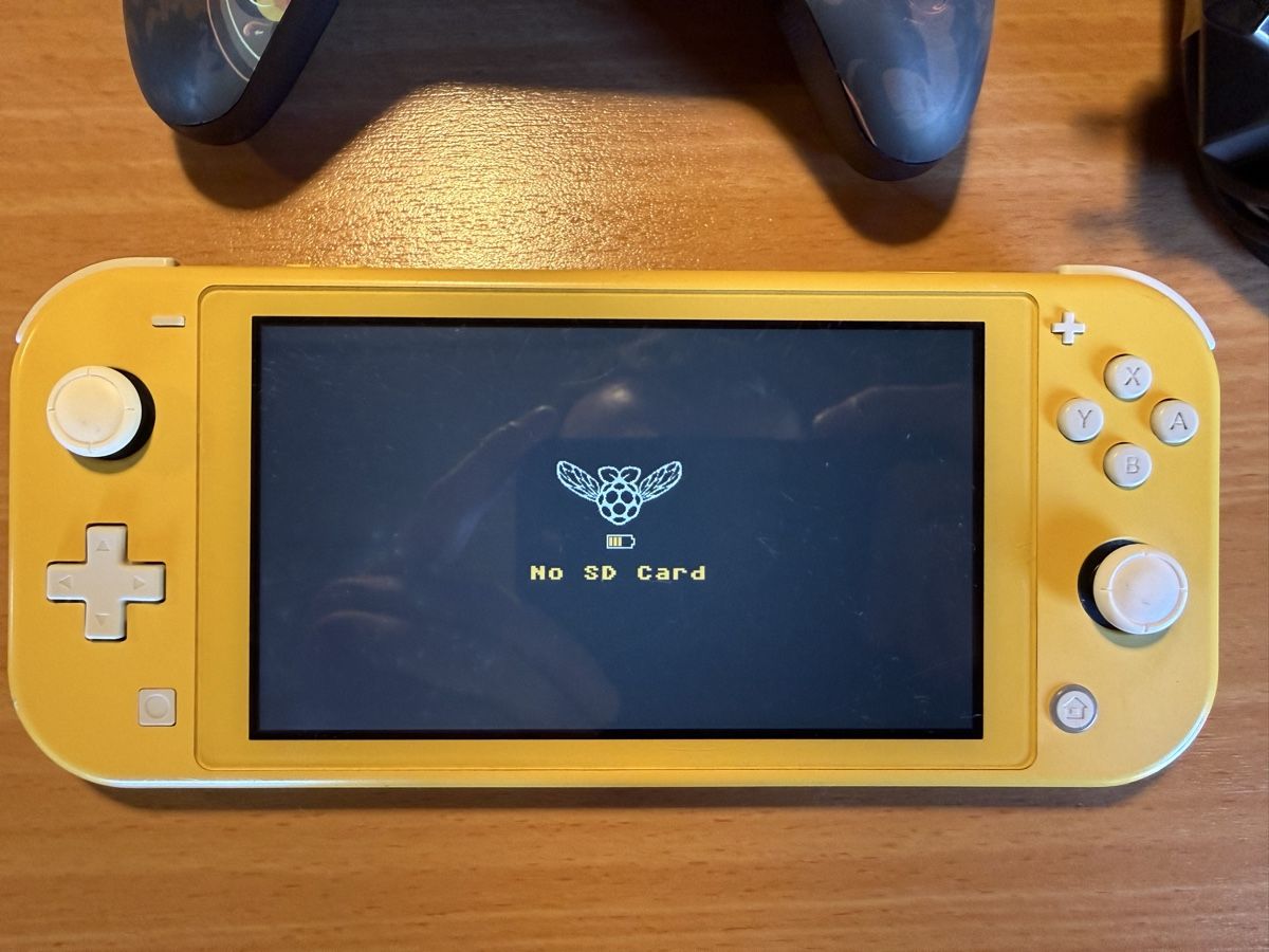 Nintendo Konsolen: Nintendo Switch Lite Ananas Edition – Gebraucht aus Dierikon von E28_Freak 1