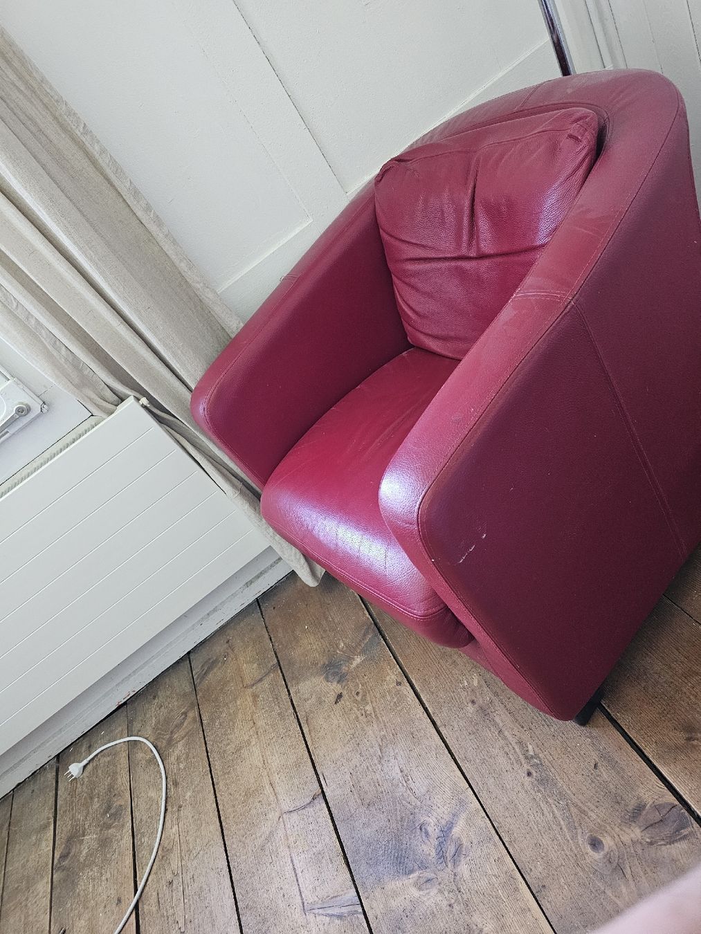 Poltrone: 2 Stk. Lederstuhle mit Hocker – Usato da Morgarten venduto da pat_qj9r