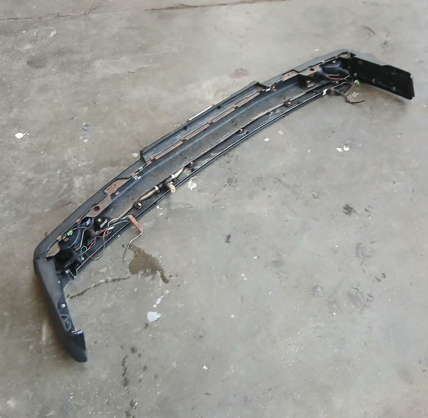 Jaguar Tutti pezzi di ricambio auto: Pare-chocs avant Jaguar XJ40 – Usato da la heutte venduto da Auto-stock 3