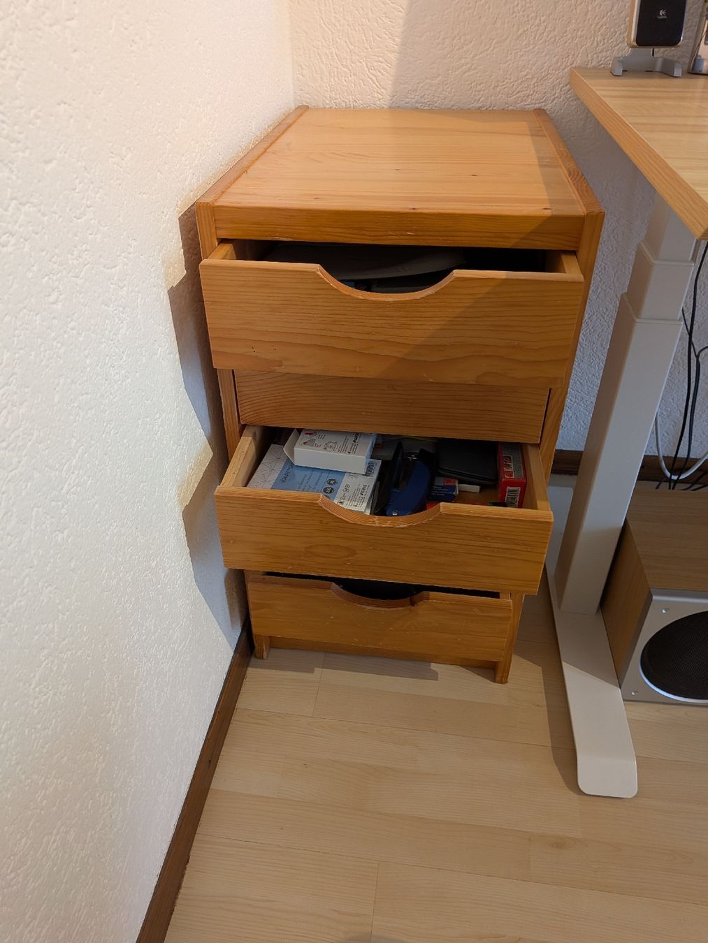 Armoires: Holz-Schubladen-Element (Schreibtisch) – D'occasion à Luzern par jul_fts9