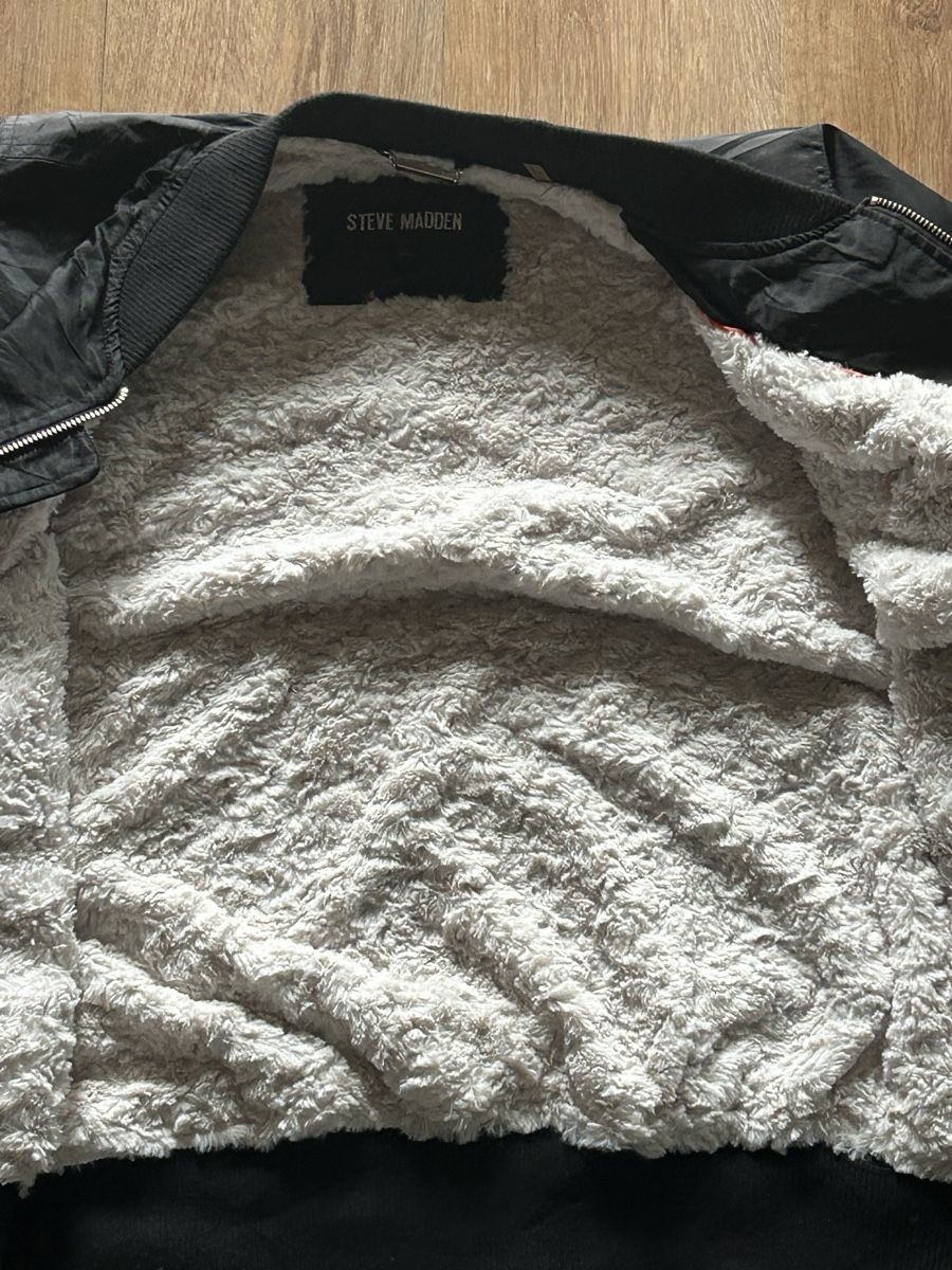 Steve Madden Jacken: Black Steve Madden Bombers – Gebraucht aus Yverdon-les-Bains von Little_M0nster 4