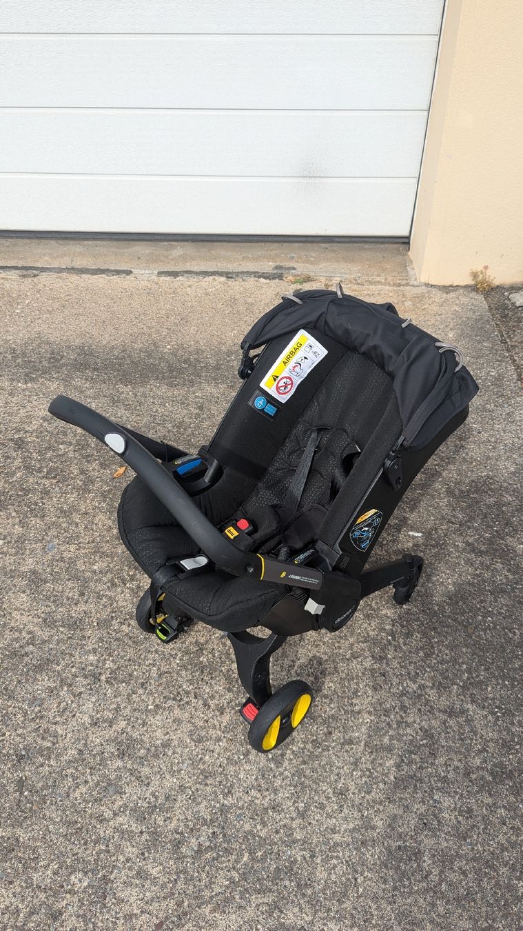 Doona Seggiolini per auto: Doona+ stroller and car seat with Isofix base – Usato da Meilen venduto da altt 3