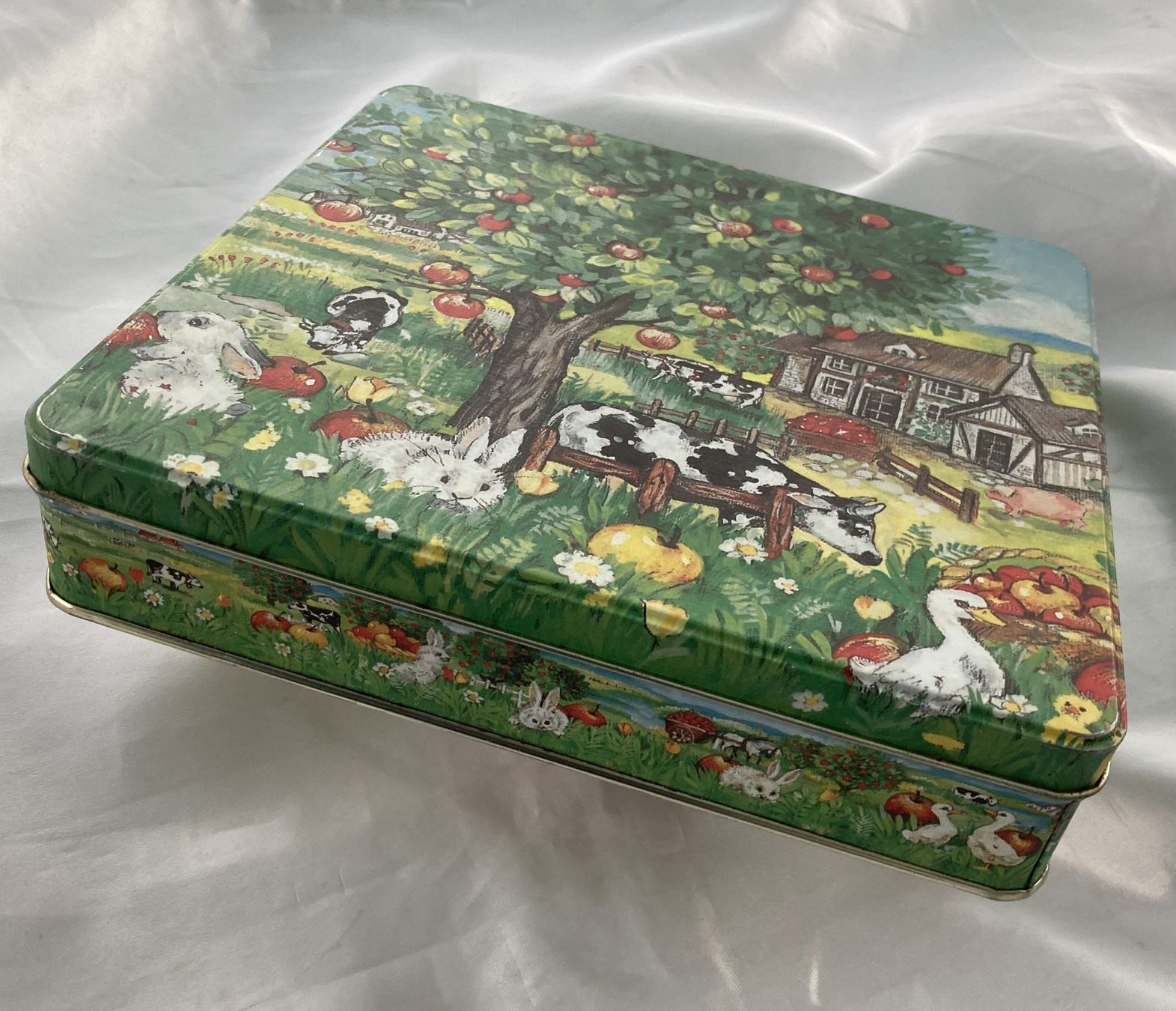 Contenitori & Simili: Guetzlibüchse   ***   Keksdose   ***   Bauernhof – Usato da Niederuzwil venduto da LaBambola 1