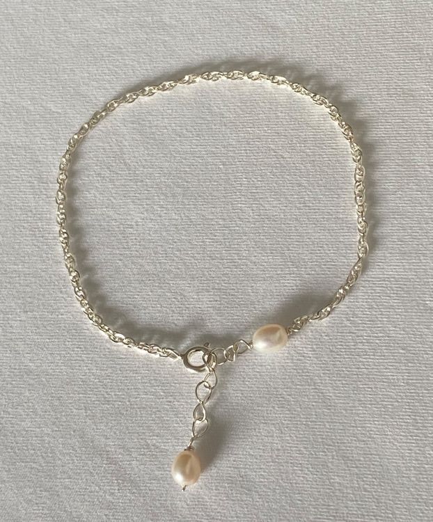 Armbänder & -reifen: Armband Süsswasser Perlen mit Perlmutt Blume auf Mass – Neu und originalverpackt aus Zuzwil SG von Lemliskat 7