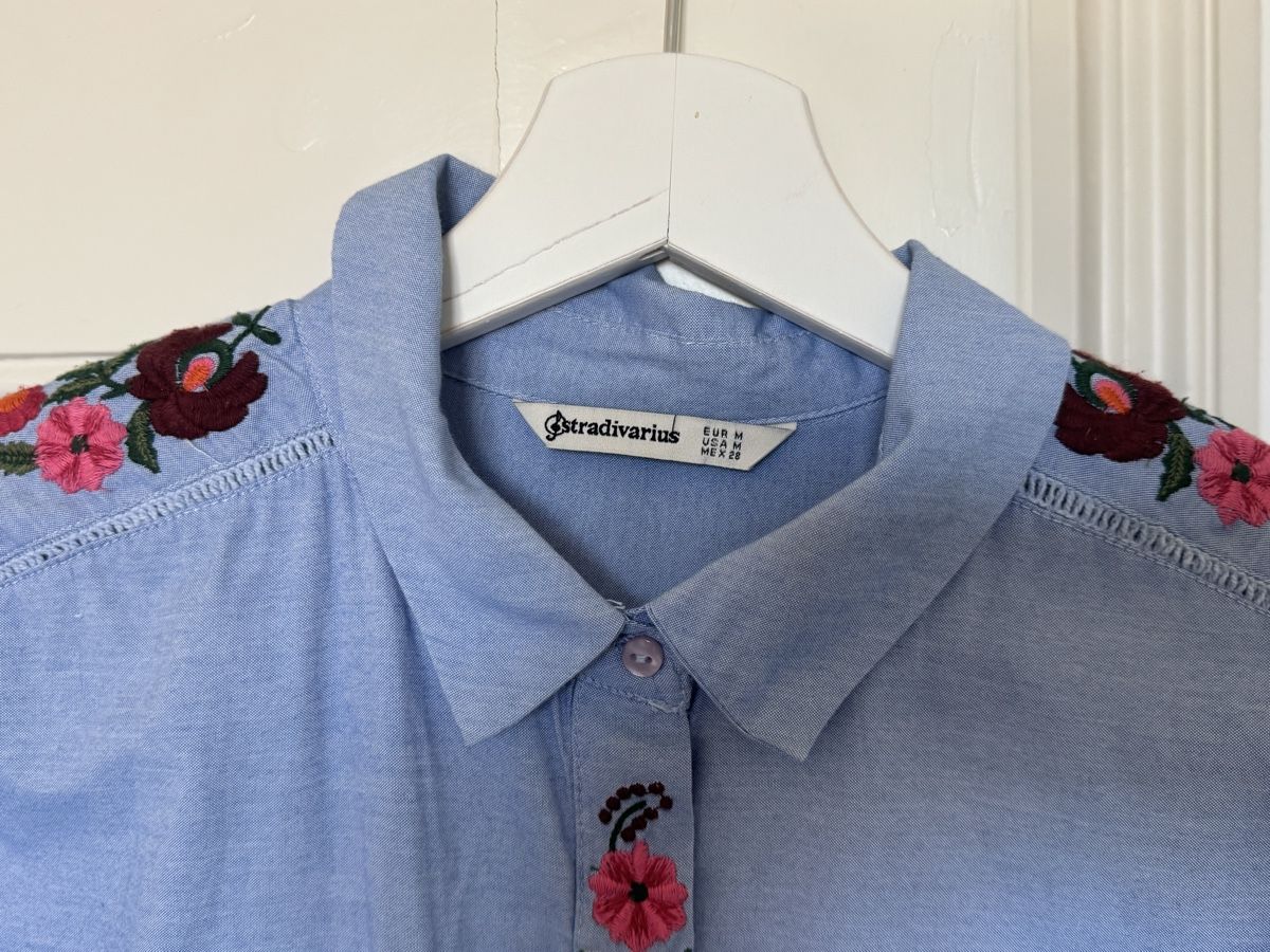 Stradivarius Blusen: Stradivarius Bluse Hellblau mit Blumenstickerei Gr. M. – Neu (gemäss Beschreibung) aus Zürich von ber_78xz 3
