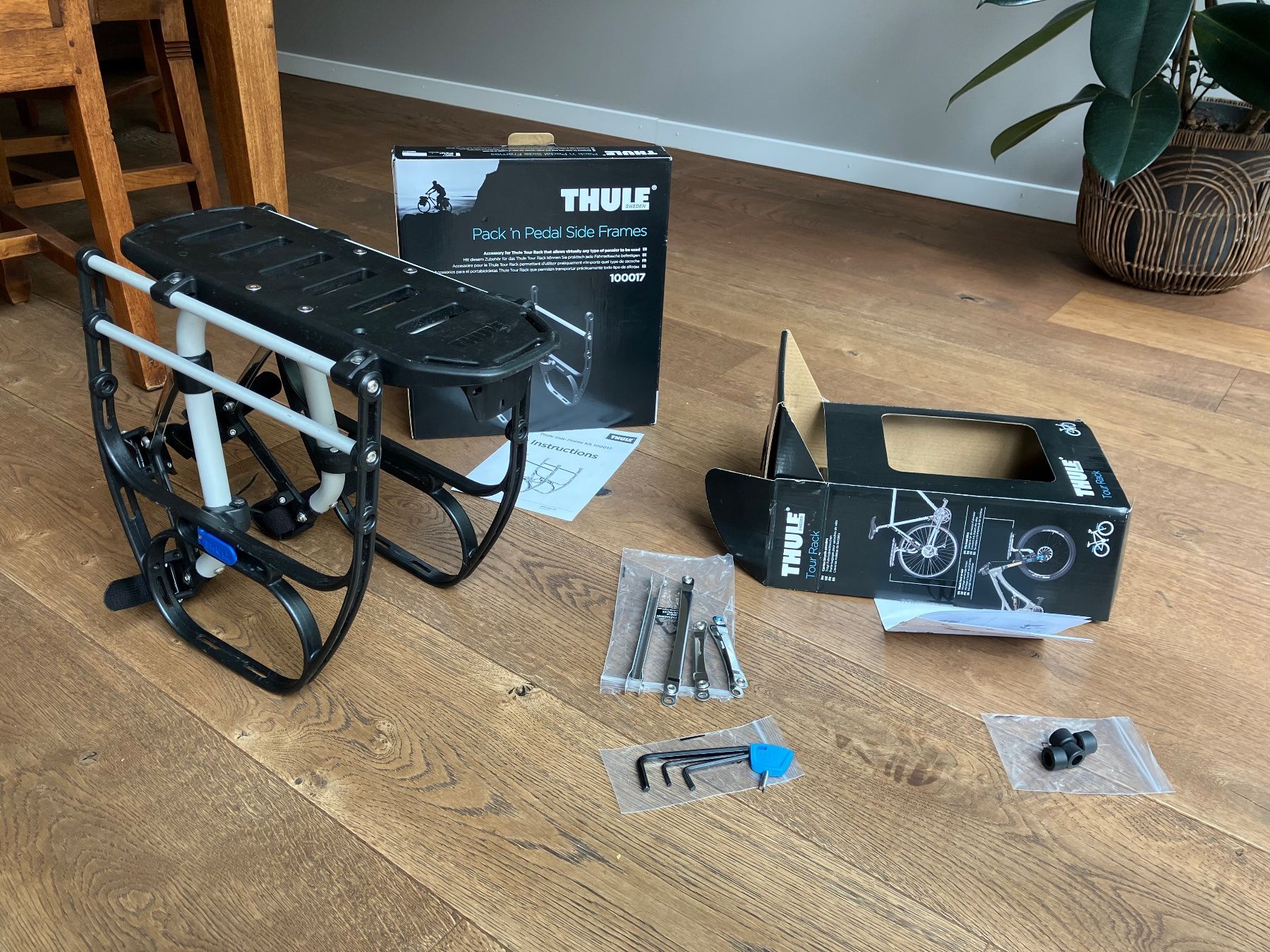 Thule Ersatzteile: Thule Gepäckträger Tour Rack mit Pack n' Pedal Side Frames – Gebraucht aus Olten von  4