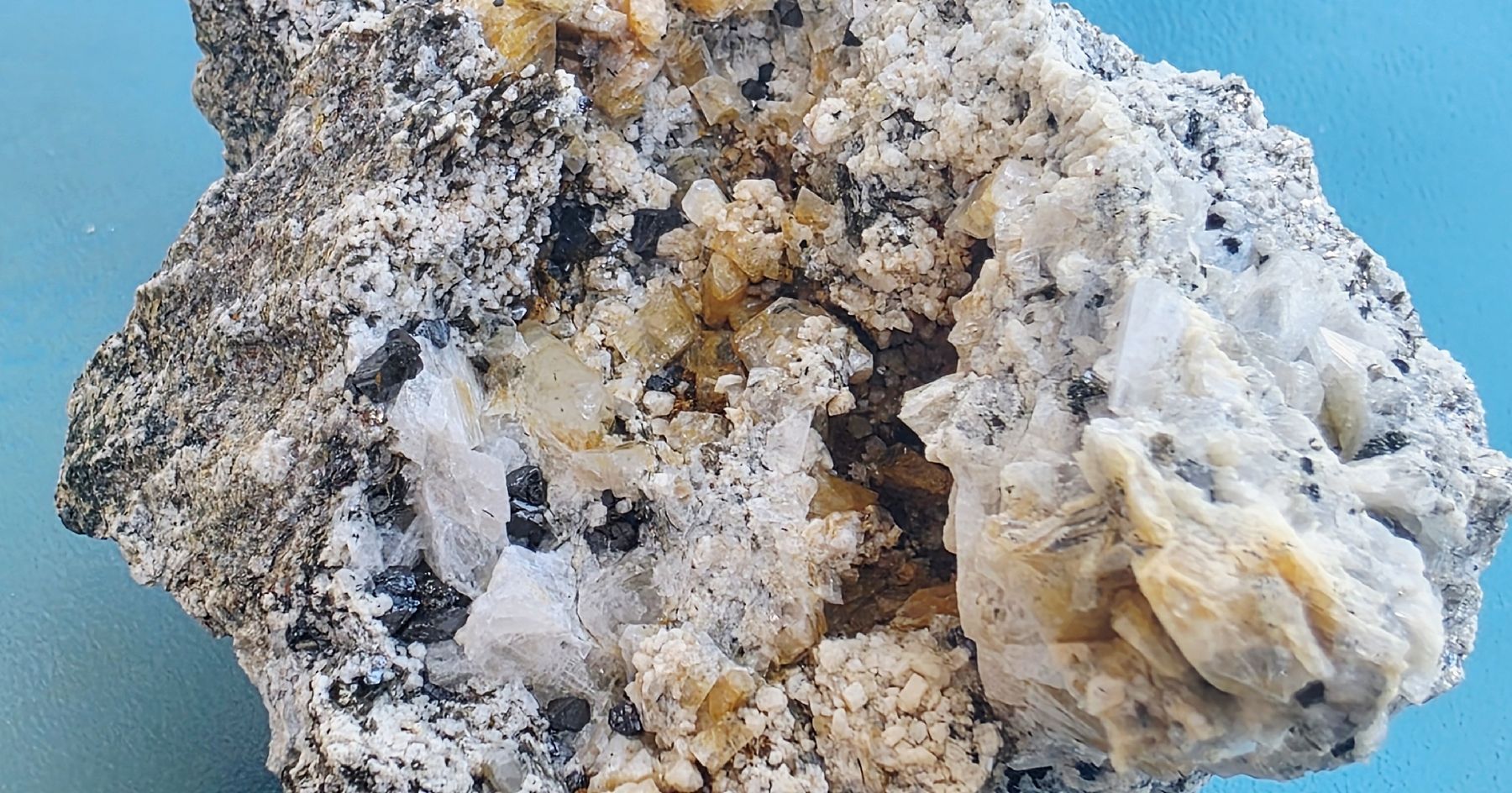 Minerali & Pietre curative: Mineralien in der Zerrkluft. Magnetit, Periklin, Albit – Usato da Glis venduto da nbu_65ys 3