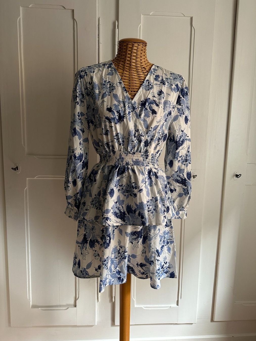 Shein Vestiti: SHEIN - Kleid weiss-hellblau geblümt S – Usato da Zürich venduto da Diazaio