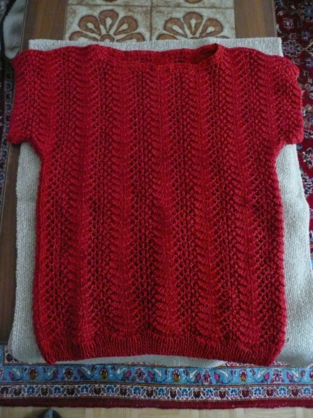 Maglioni & Felpe: Roter Strickpullover, Kurzarm, Grösse M – Nuovo (secondo la descrizione) da Biel/Bienne venduto da pullax
