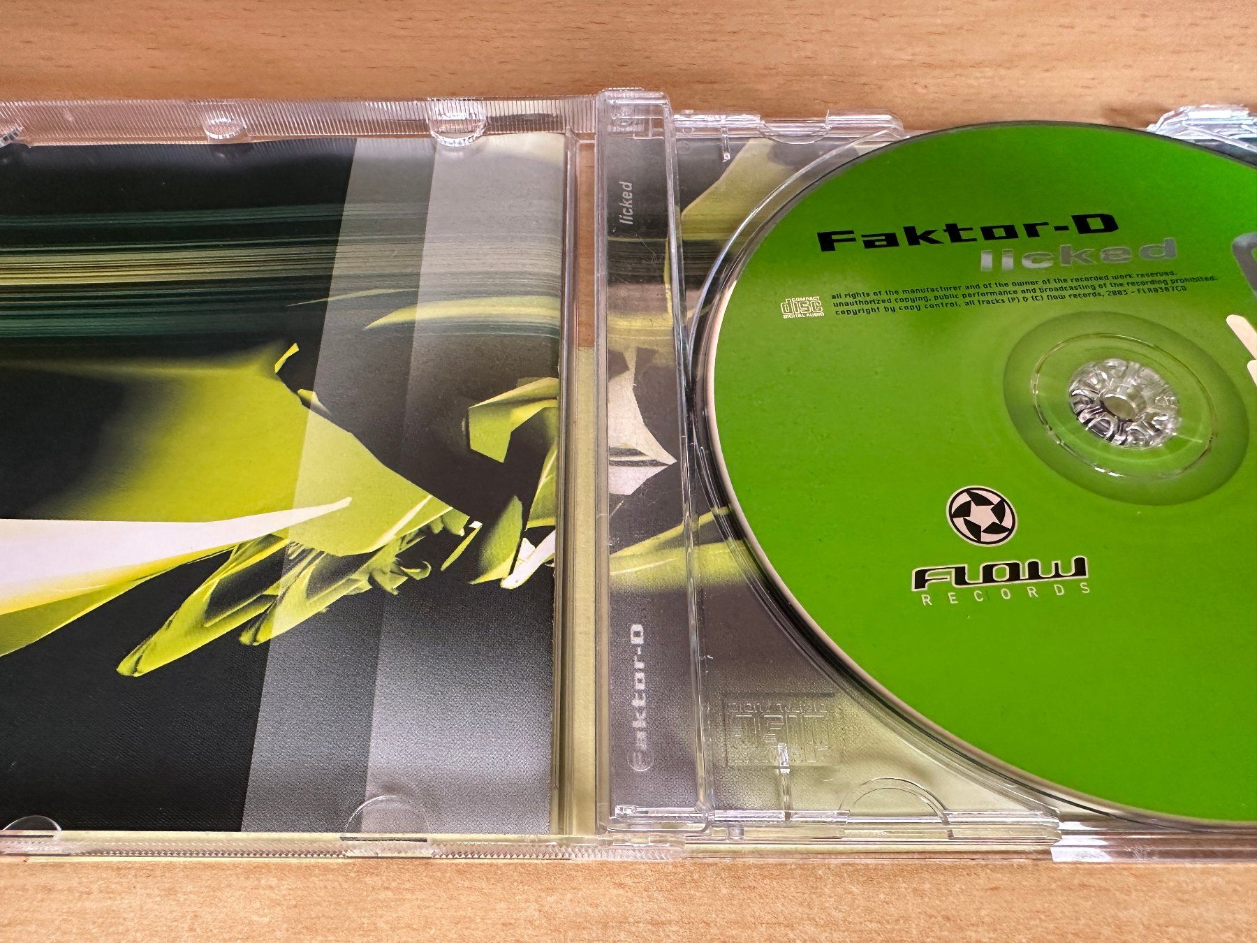 CD: N2 Faktor-D – Licked – Usato da Rikon im Tösstal venduto da Alpenmutz 2