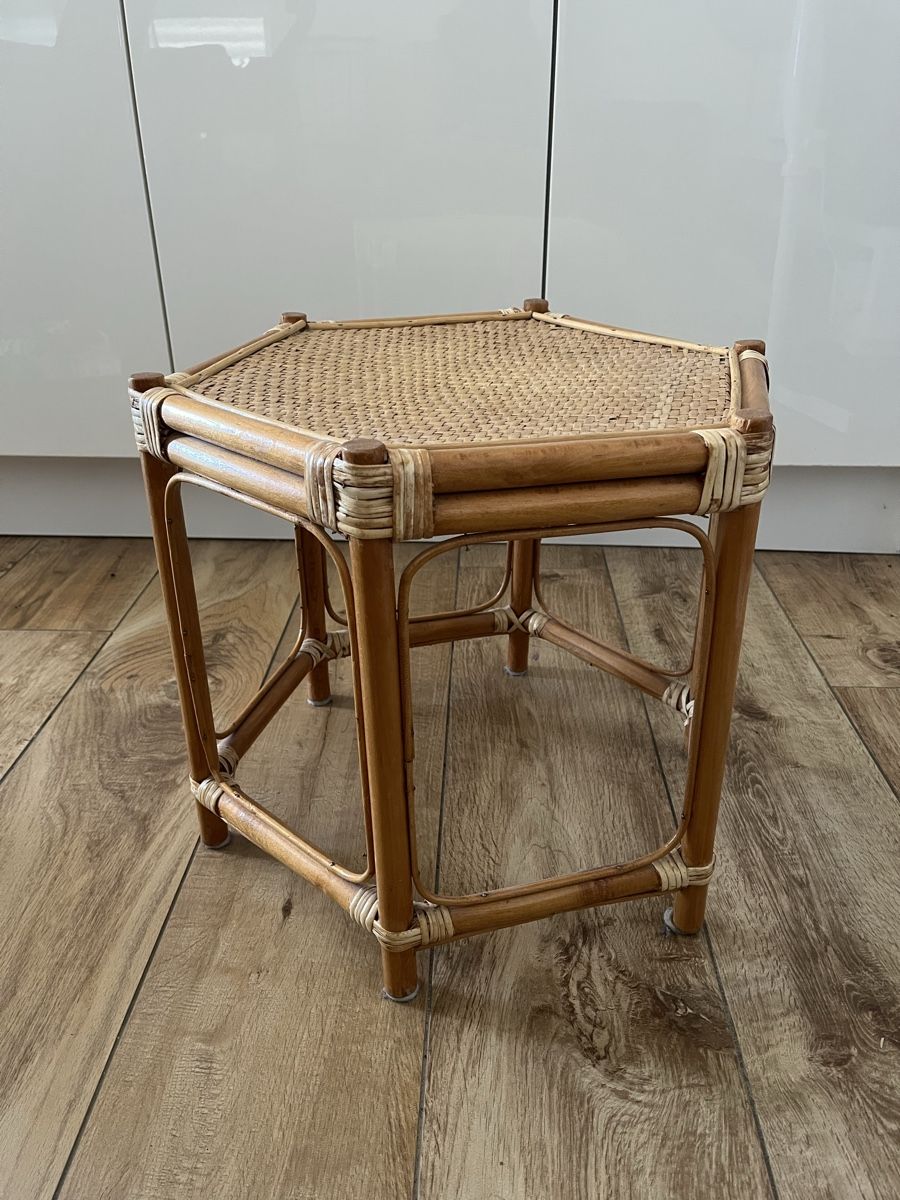 Tische: Rattan Holztisch  neuwertig – Neu (gemäss Beschreibung) aus Lengnau AG von Free_J