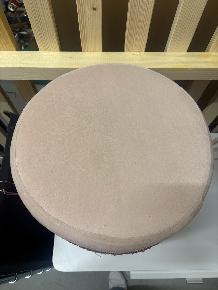 Hocker: Runder Hocker mit Fransen rosa Fransen – Gebraucht aus Staufen von sarinaluescher 1