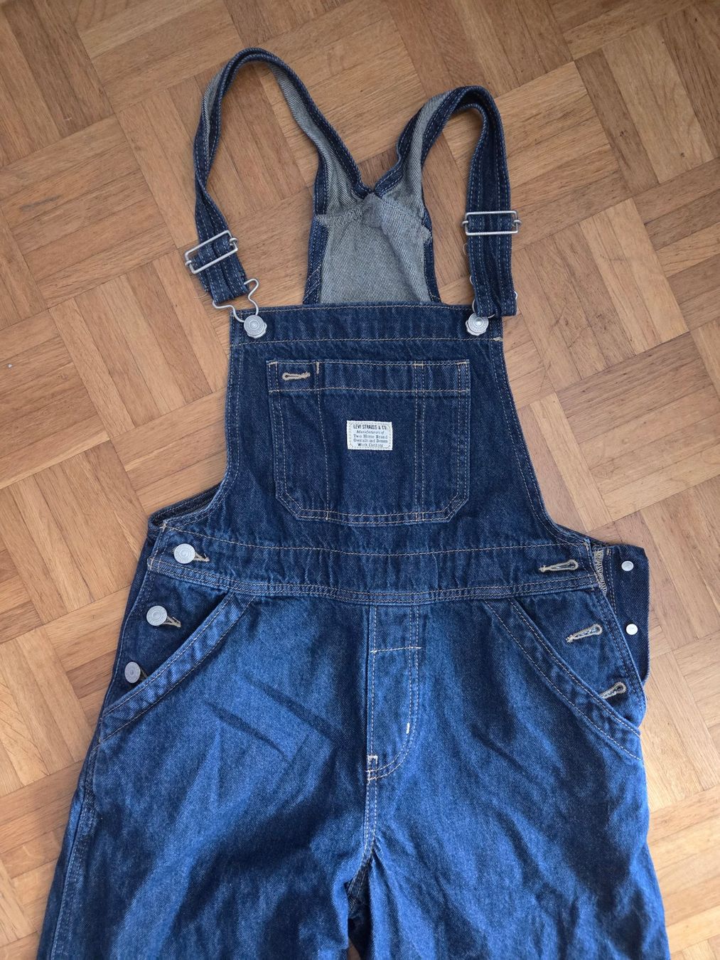 Levi's Jeans: Levi's Latzhose Gr. XS – Usato da Basel venduto da grandfamily 2