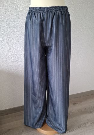 Weite, leichte Hose, feiner Nadelstreifen, Grösse S, neu
