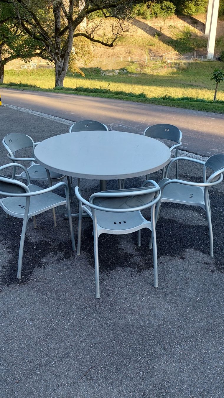 Set de table et chaises: Tischgarnitur mit 6 Stühlen – D'occasion à Othmarsingen par Lanz05 1
