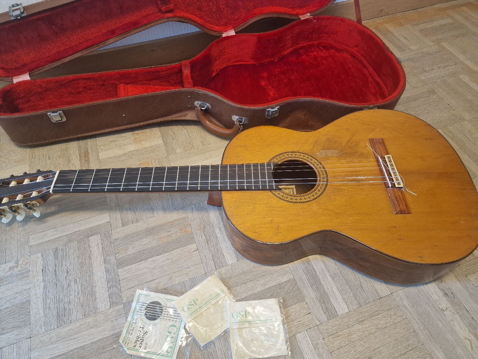 Aria Strumenti musicali: Guitare classique ARIA modèle A-560 avec étui – Usato da La Chaux-de-Fonds venduto da Ric_m628 3