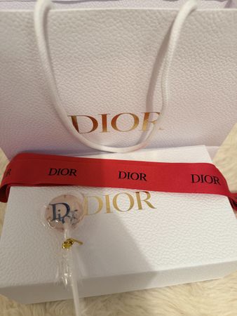 Sac et boîte cadeau Dior