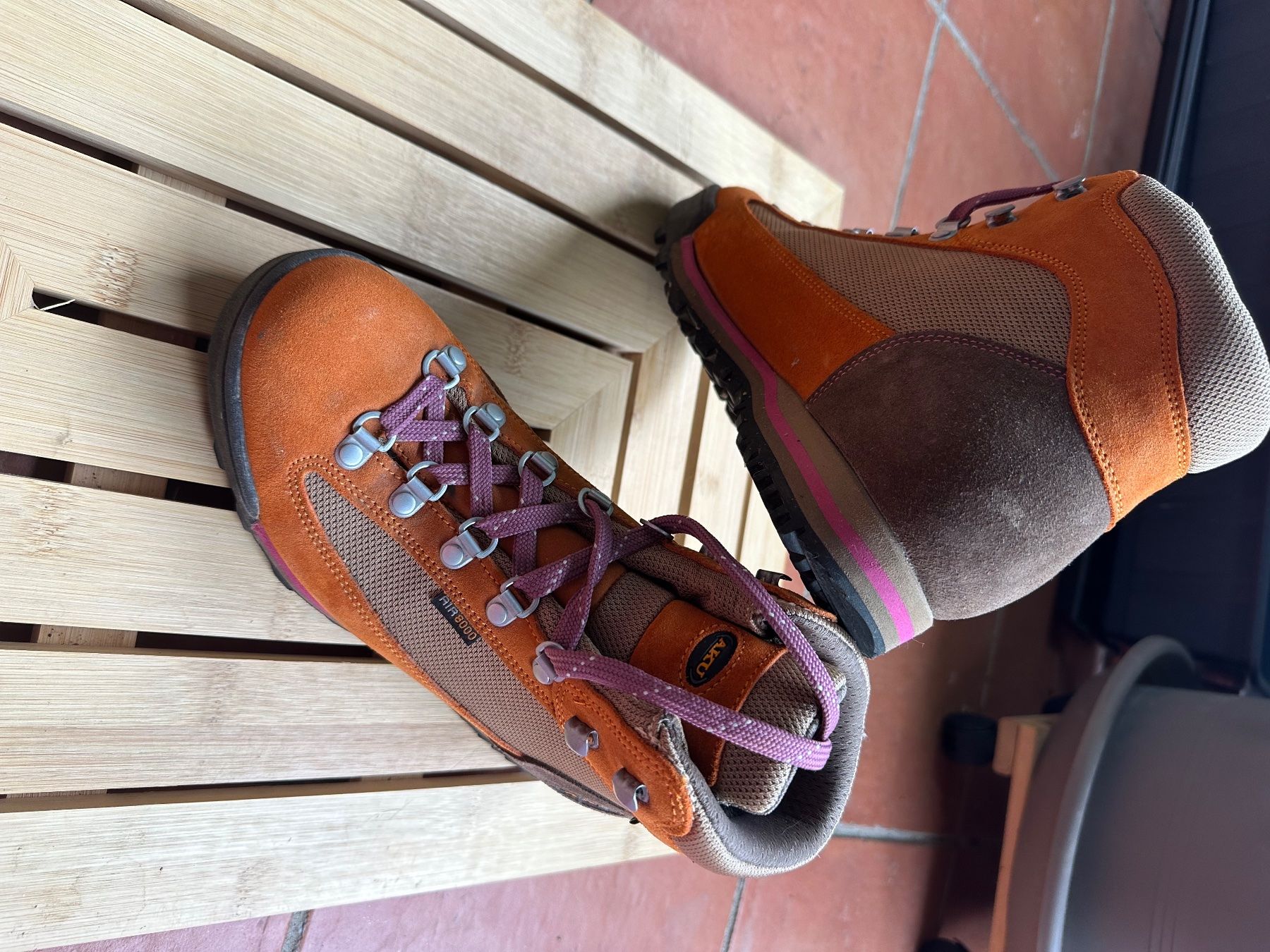 Scarpe da uomo: Wanderschuhe Grösse 37 - 38 fast neu – Usato da Basel venduto da mar_55j8