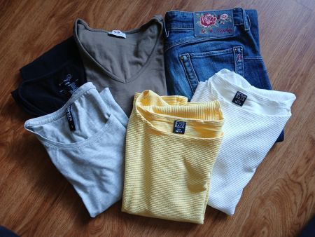 Damen Kleider Packet Jeans und T-Shirts Gr. S
