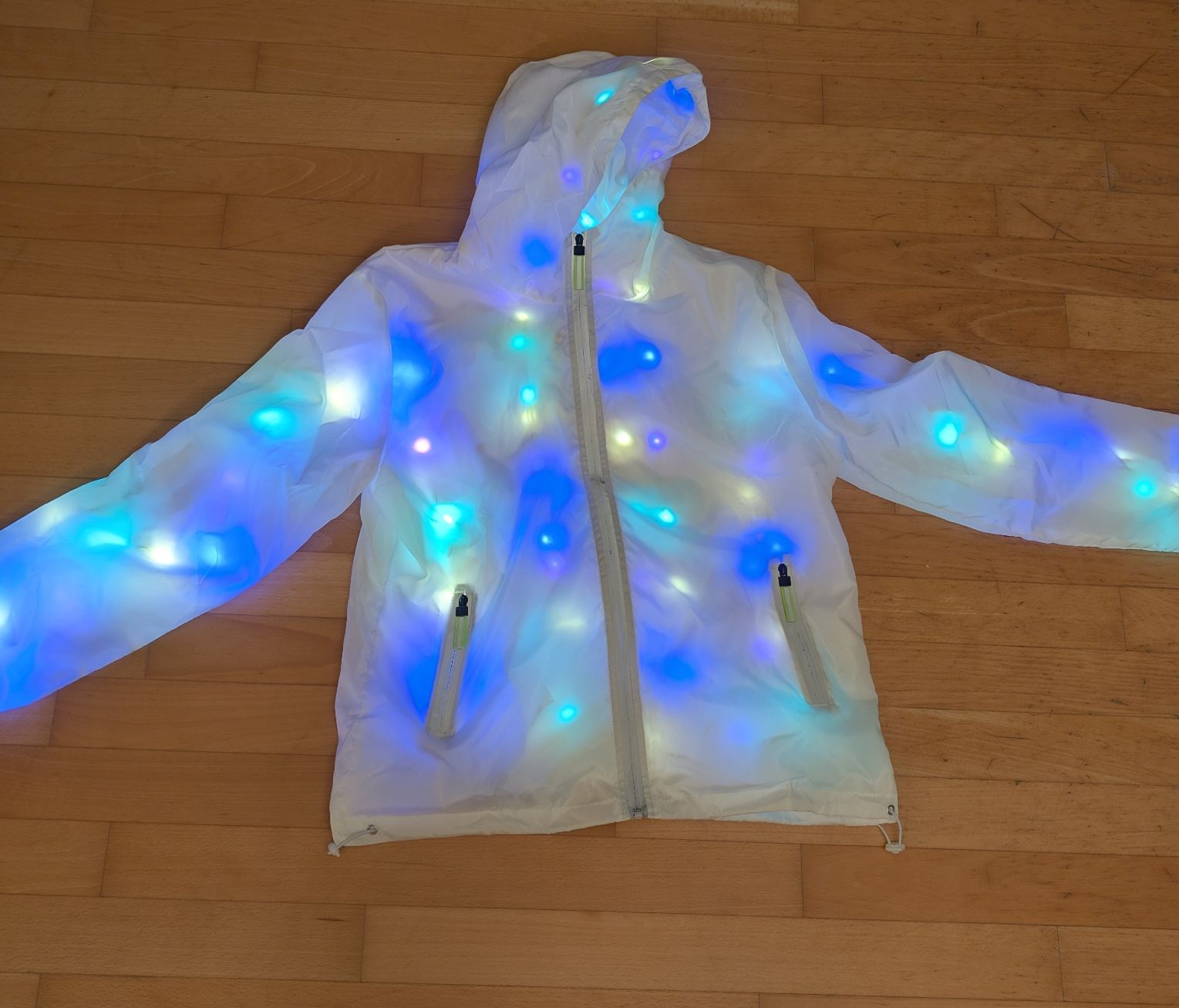 Jacken: LED Jacke – Gebraucht aus Rüschlikon von bazar030
