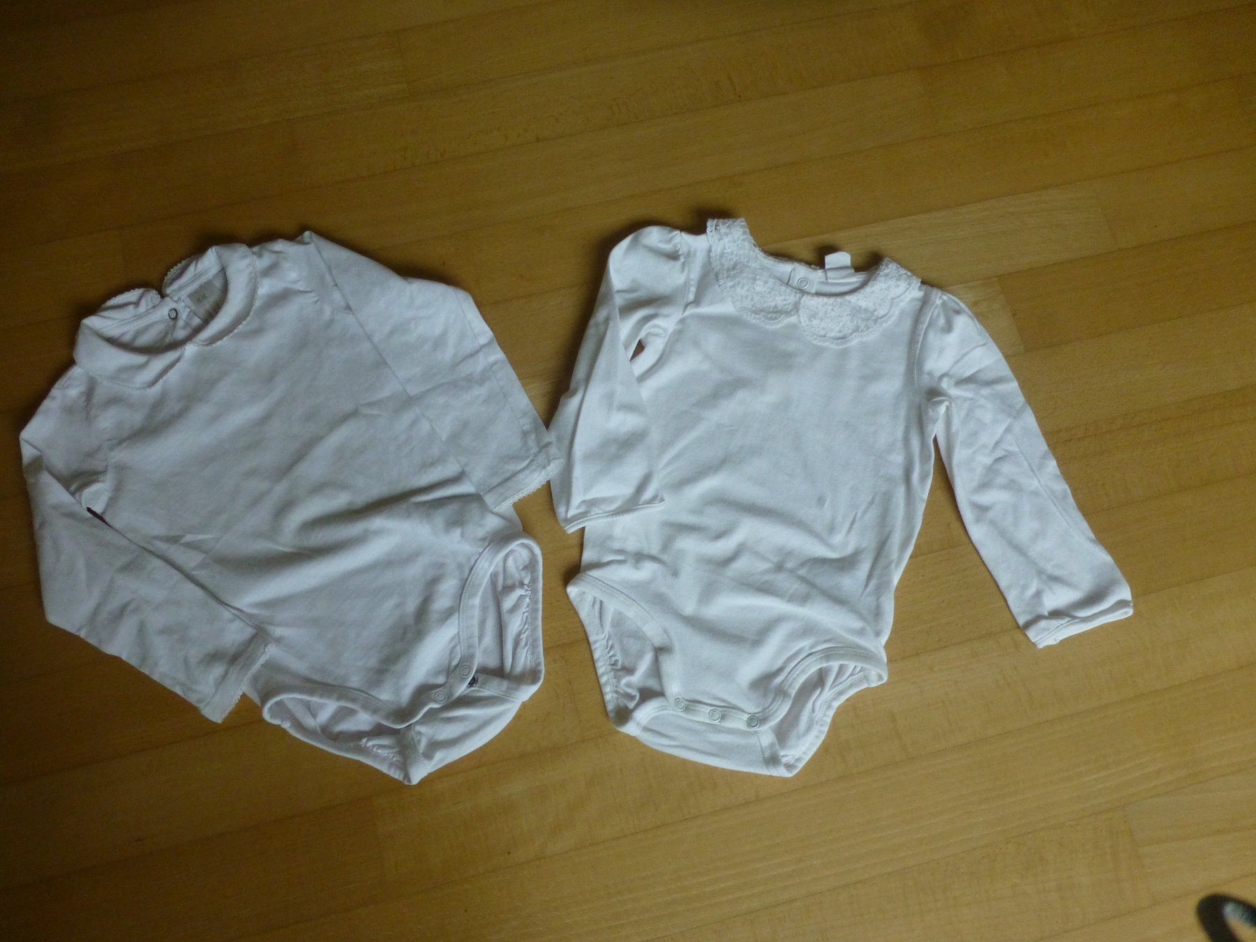 H&M Lotti & Set di vestiti: 2 x Body, langarm weiss – Usato da Hergiswil NW venduto da annettelia 1