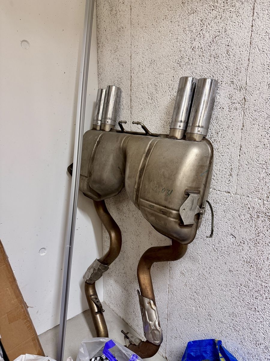 BMW Sistemi di scarico: BMW M3 E90 E92 E93 Original Endschalldämpfer / Endtopf (OEM) – Usato da Dübendorf venduto da Brunolian