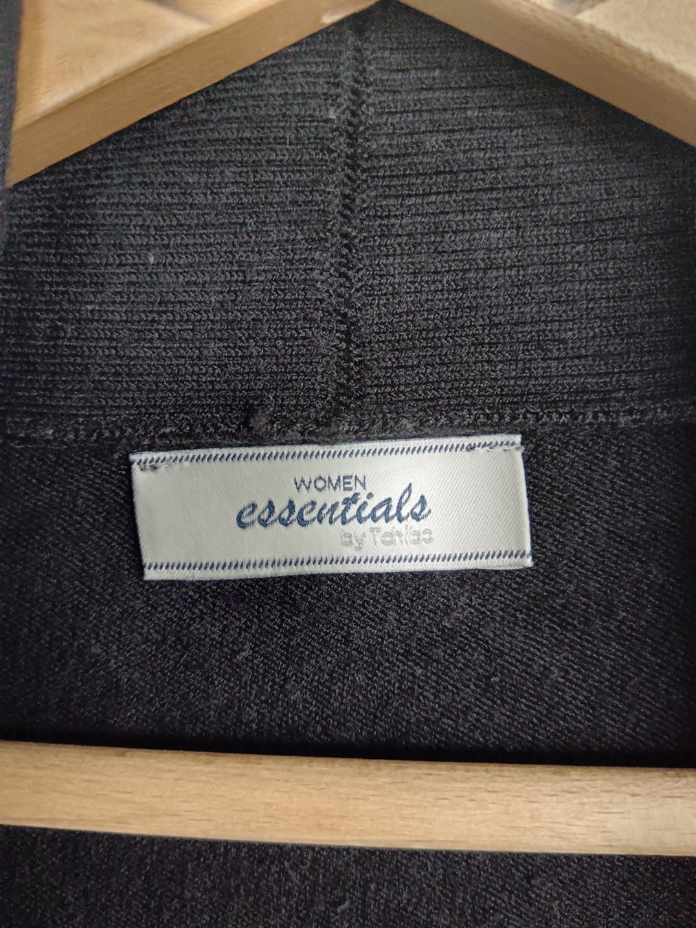Tchibo Giacche: Schwarzer Cardigan / Strickjacke, lang, Tchibo, Grösse 36/38 – Usato da Schattenhalb venduto da kai_v59l 1