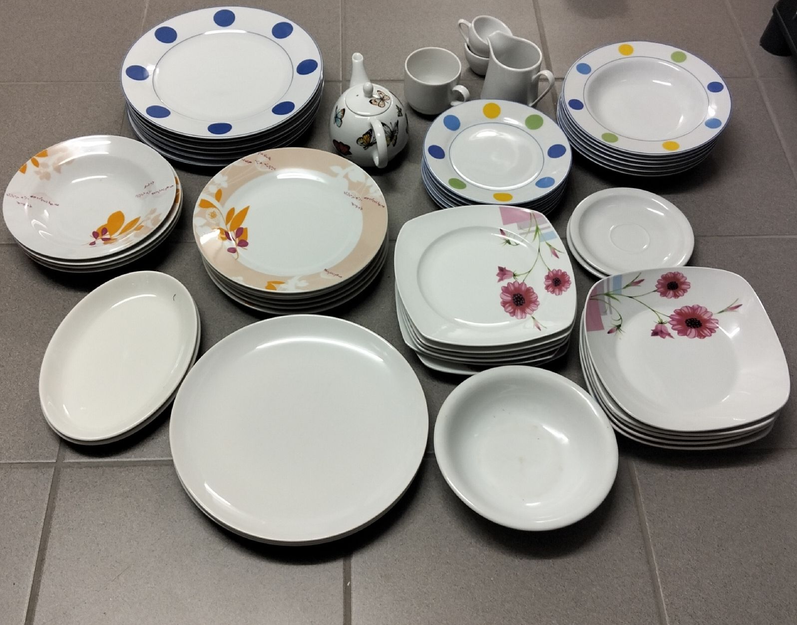 Services de table: Set di piatti – D'occasion à S. Pietro par ism_y6xn