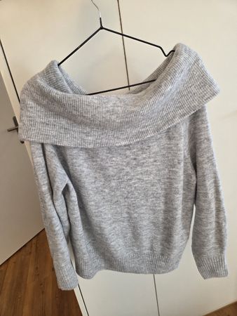 Grauer Strickpullover mit Carmenausschnitt, Grösse XS