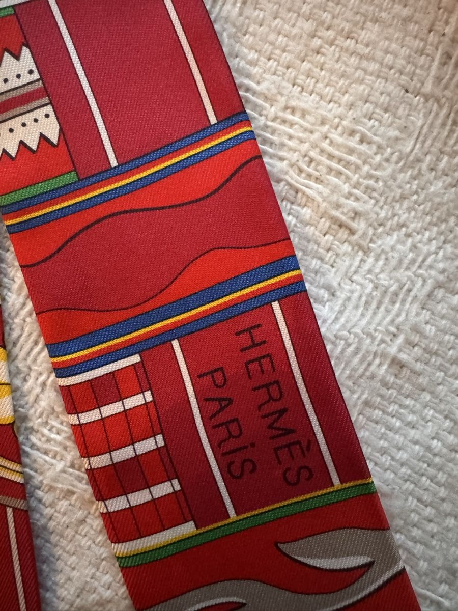 Hermès Foulards, Tücher & Schals: Hermès Twilly Voltes et Pirouettes – Neu und originalverpackt aus Genève von Allisgood 1
