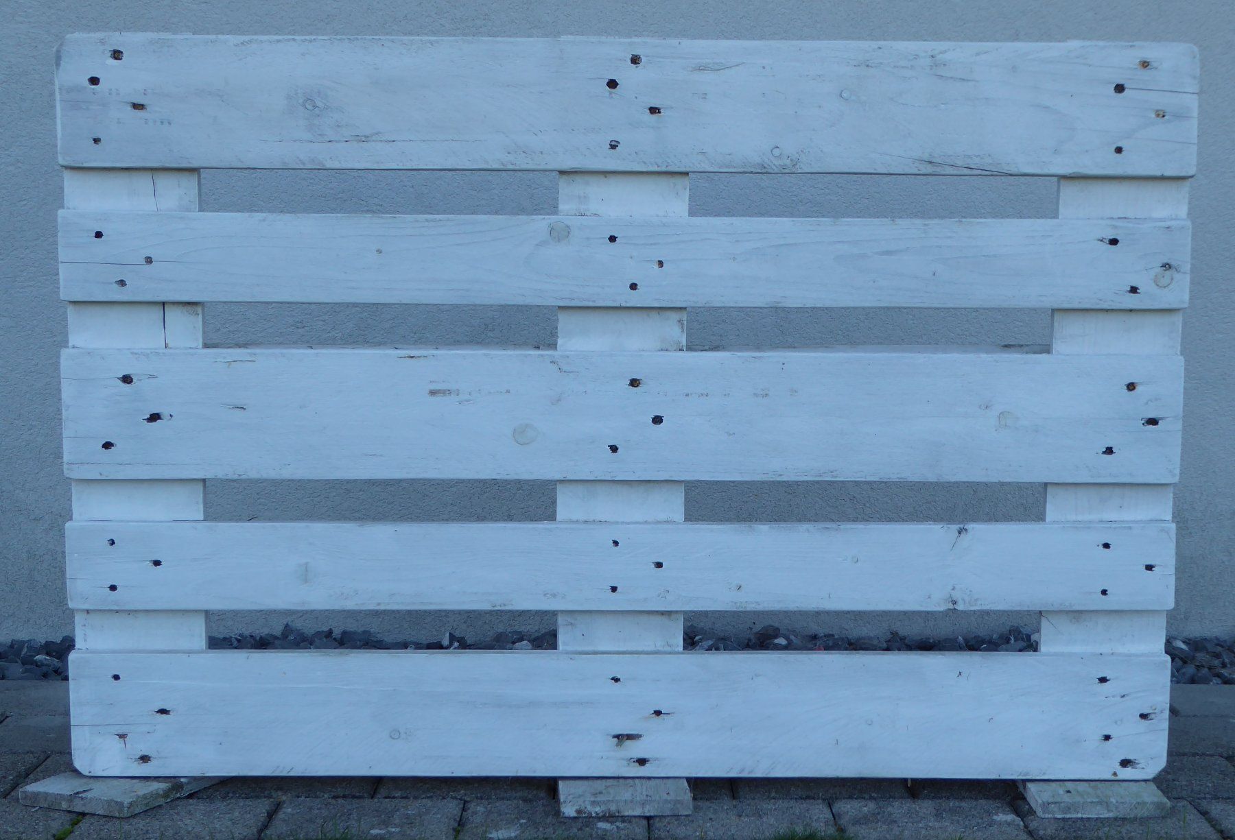 Palettes: Holzpallette weiss angestrichen – D'occasion à Entlebuch par roma6370 1