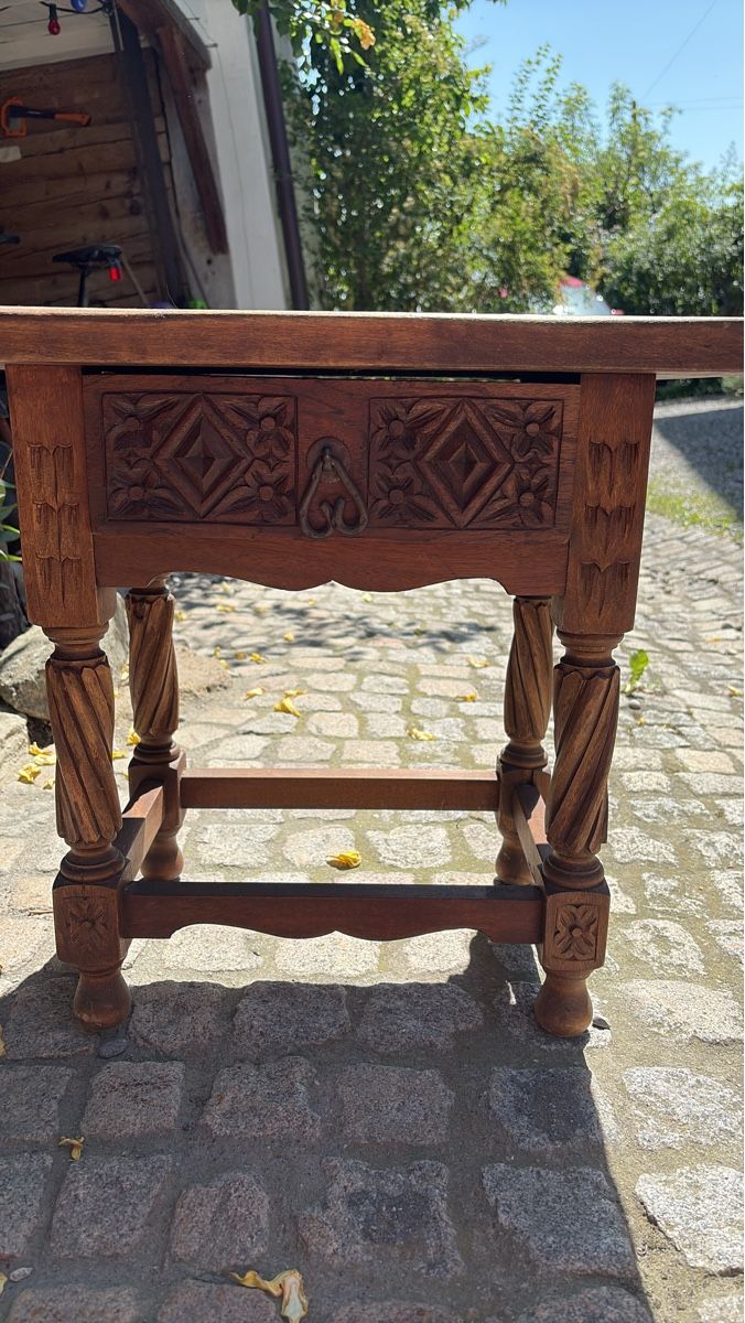 Tavoli: Vintage Wooden Side Table with Twisted Legs – Usato da Mettmenstetten venduto da Coucou1512 1