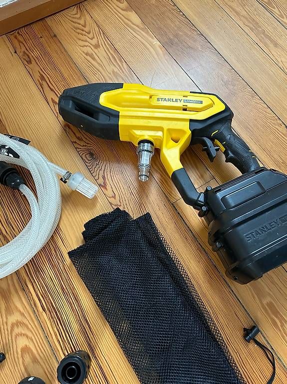 Stanley Tutti gli attrezzi: Idropulitrice portatile Stanley Fatmax 18V – Usato da Lugano venduto da Ru_Le 3