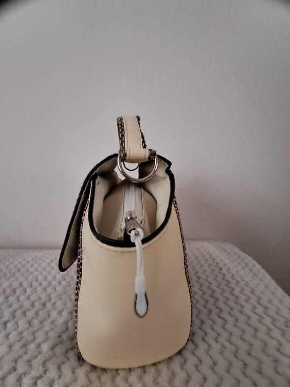 Taschen für Damen: Anna Smith Trapeztasche  – Neu und originalverpackt aus Basel von len_t965 3