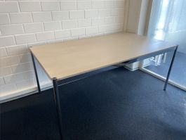 USM Tisch 