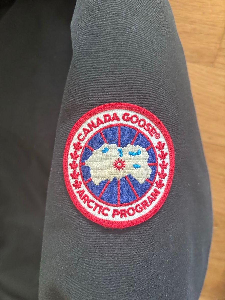Canada Goose Cappotti: Canada goose Chateau noire M – Usato da Muri b. Bern venduto da Saldayann 1