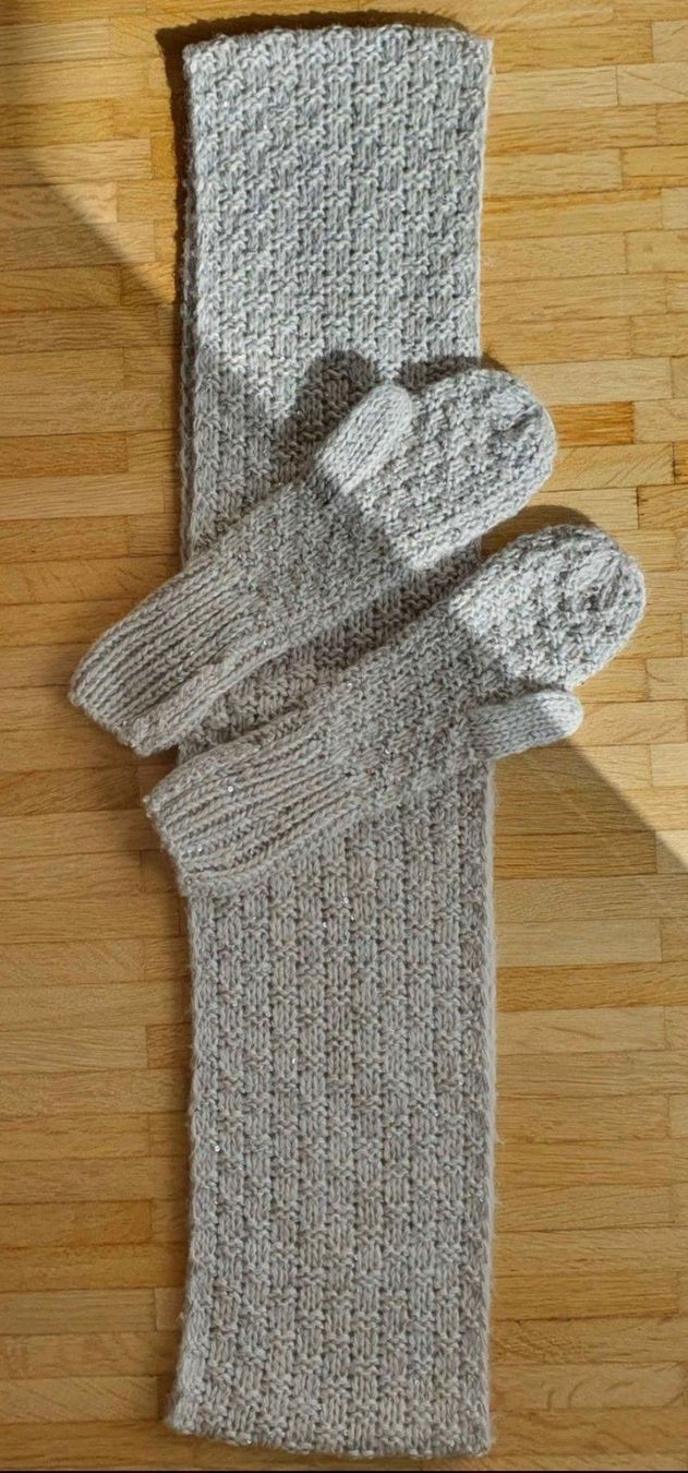 Foulard & Sciarpe: Set Schal und Handschuhe – Nuovo (secondo la descrizione) da Basel venduto da Kristal4 6