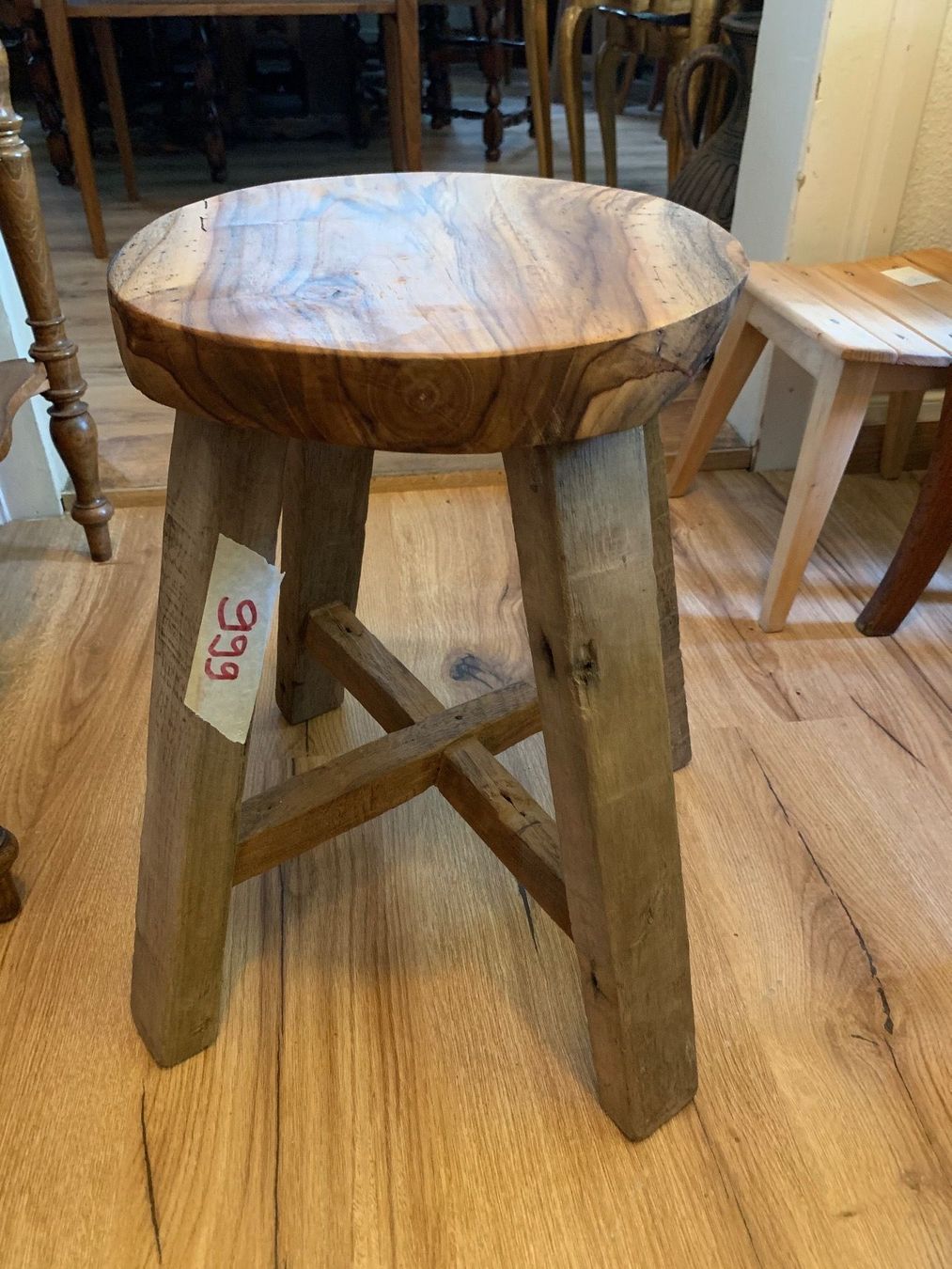 Tabourets: Rustikaler Hocker – D'occasion à Flawil par Naphtali 1
