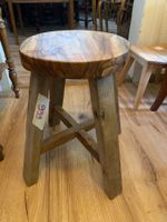 Rustikaler Hocker