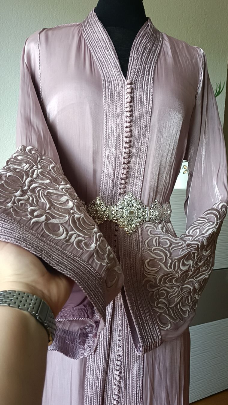 Vestiti: Robe caftan   violette taille M neuf  – Nuovo e nell'imballaggio originale da La Chaux-de-Fonds venduto da Luxary.25cachmirepro 3