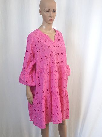 Pinkes Sommerkleid mit Lochmuster XXL