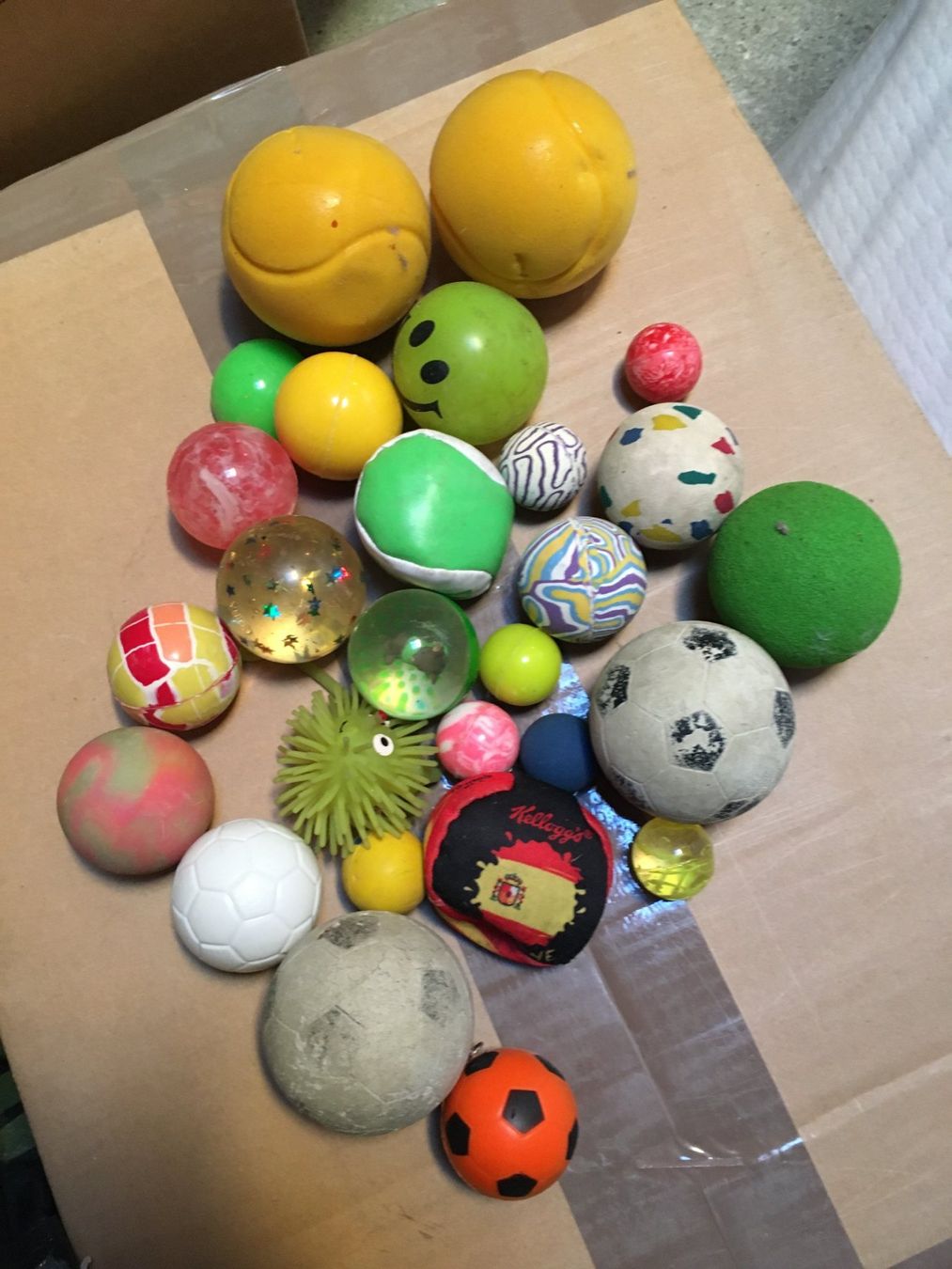 Palloni: Balles diverses et variées – Usato da Neuchâtel venduto da Tradeboi