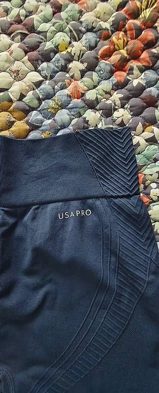 Leggings: Short sans coutures de USA Pro - Taille 38 – Usato da Fribourg venduto da cov_5s7x 1