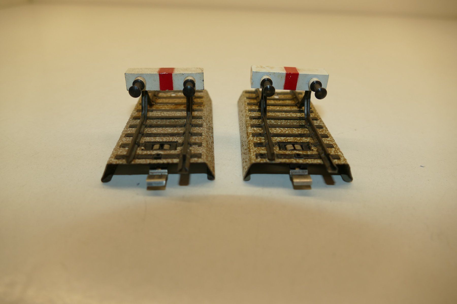 Märklin Modelleisenbahnen: Märklin H0: 2xM-Prellbock Einheit 1 – Gebraucht aus Niederhasli von rail-duerst 1