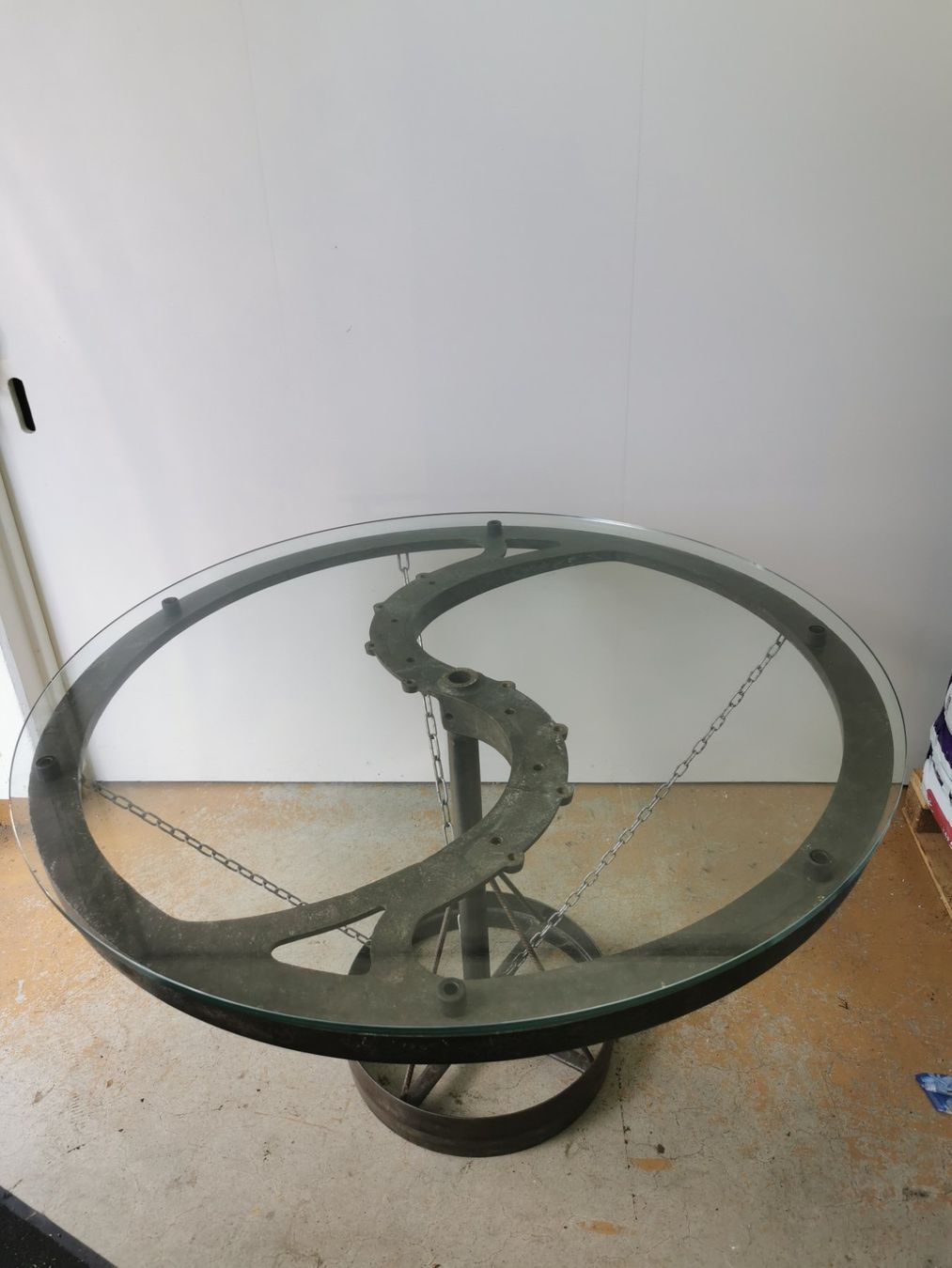 Tavoli: Schwungrad Tisch Eigenbau Mit Glas Plasplatte – Nuovo (secondo la descrizione) da Affoltern am Albis venduto da Nino_Pianezzi