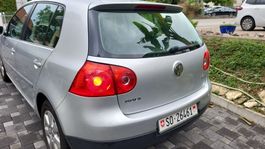 VW Golf Limousine grau mit MFK