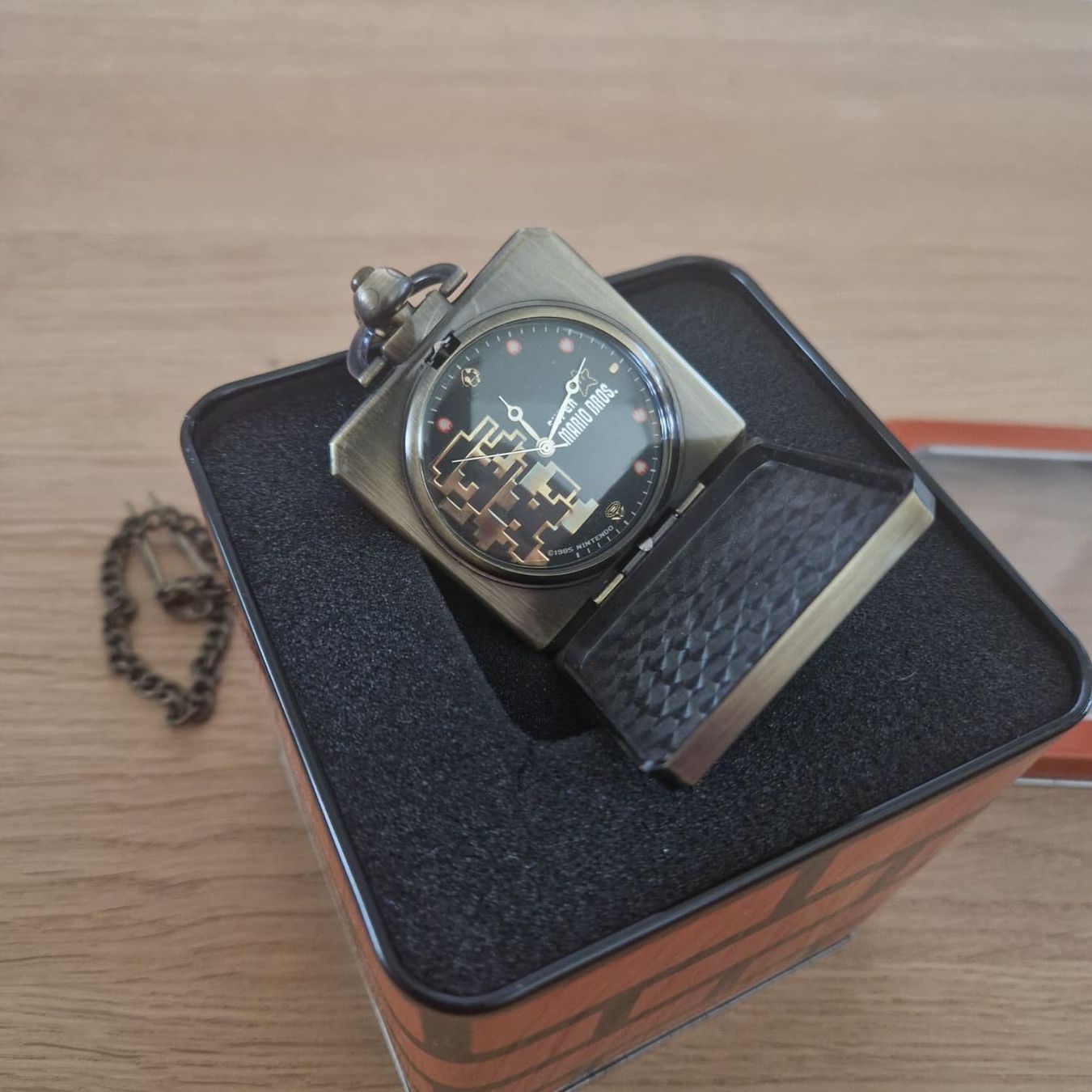 Uhren: Nintendo Super Mario Bros Pocket Watch – Gebraucht aus Martigny von VisualPixel